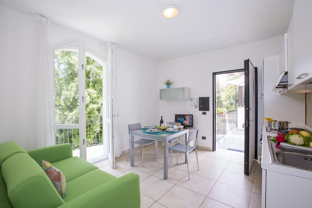 Residence Casa Bianca มารีนา ดิ มาซซา ภายนอก รูปภาพ